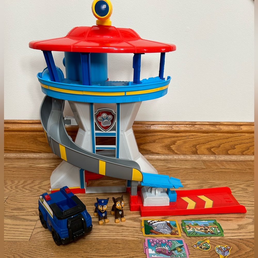 Paw Patrol Lookout Tower Playset Toy Car Launcher, 2 Chase Figurines
